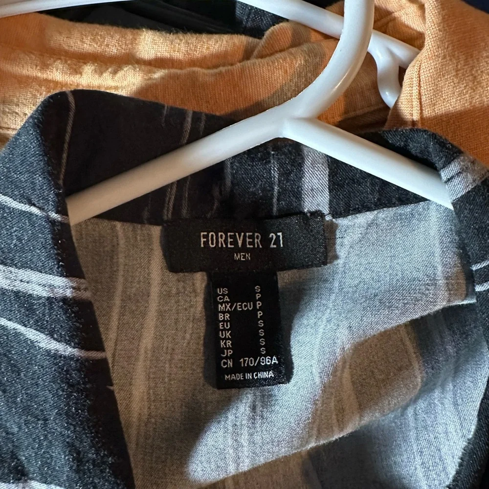 Button up - Picture 3 of 3